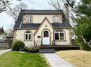 5 Garfield Pl, Roslyn Heights, NY 11577