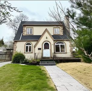 5 Garfield Place, Roslyn Heights, NY, 11577