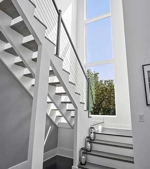 1756 N Akin Dr NE — Photo 26