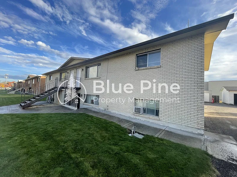 2 bed, 1.0 bath, 900 sqft, $950 — Photo 2