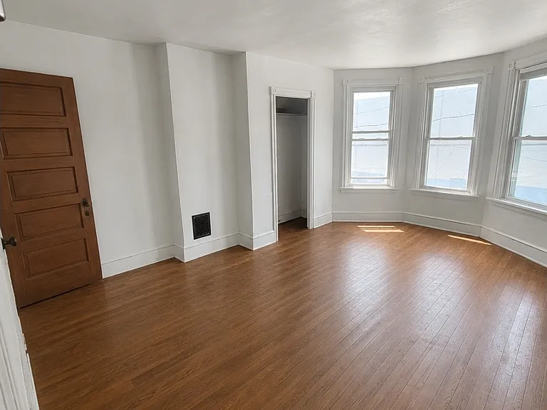 1313 Vandever Ave — Photo 3