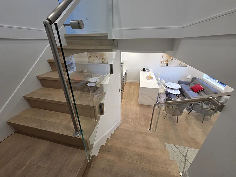 2881 Georgia St E — Photo 5