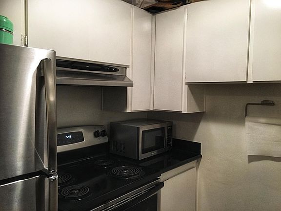 Kitchen (alternate angle)