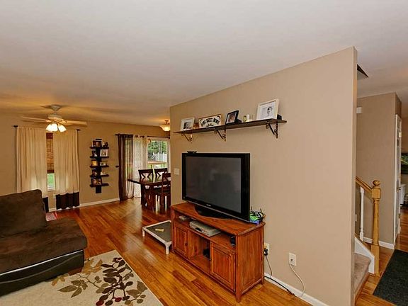 4th image of 20 Evanna Dr