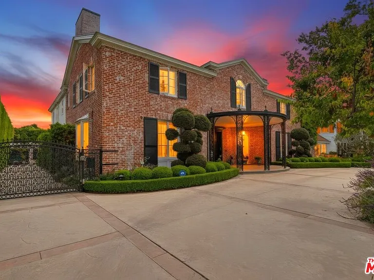 516 S Rimpau Blvd — Photo 2