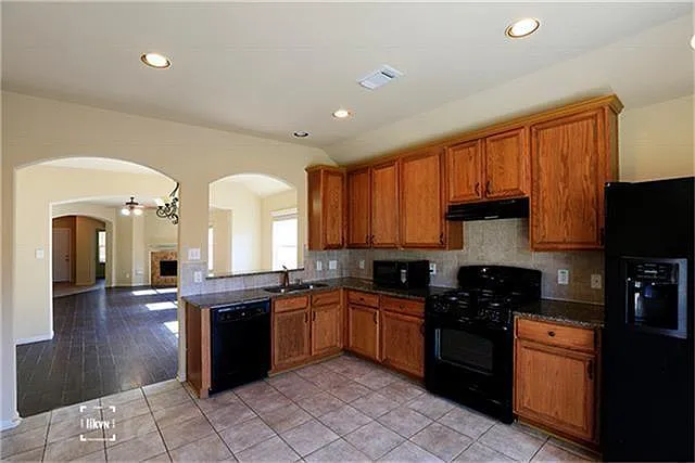 8014 Thorncroft Manor Ln — Photo 6