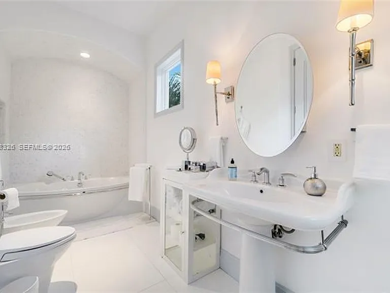 100 Palm Ave — Photo 28