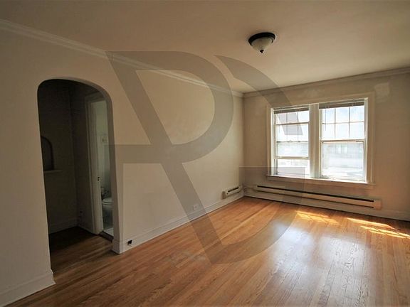 2nd image of 2129 N Dayton St #2129301