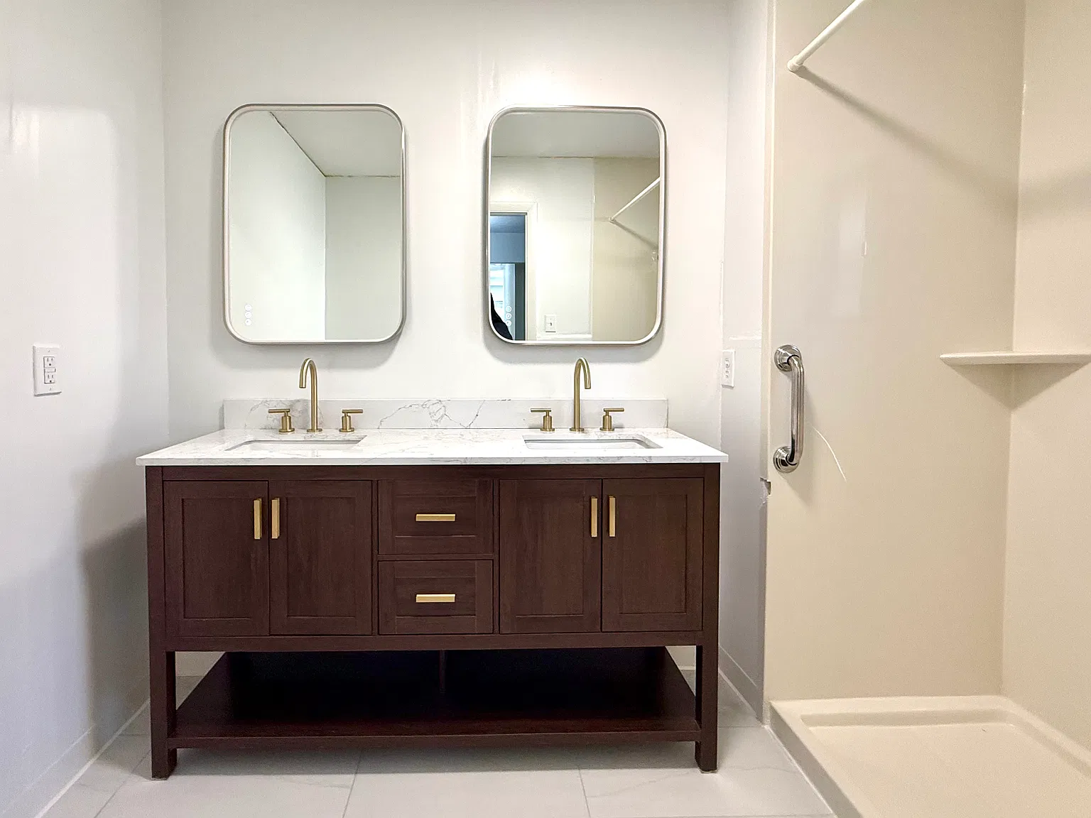 3 bed, 1400 sqft, $2,985 — Photo 3