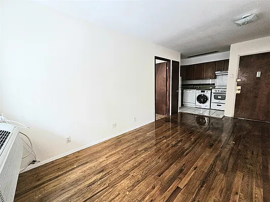 Rented by 18 REALTY | media 4