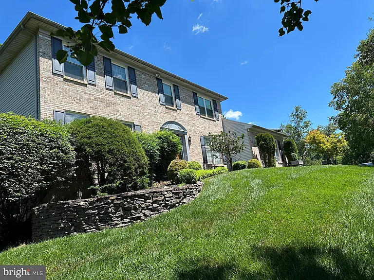 117 Susan Dr — Photo 1