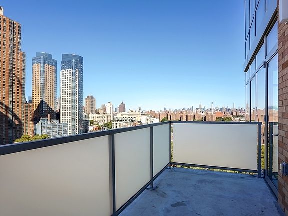 5th image of 180 Myrtle Ave APT 15A