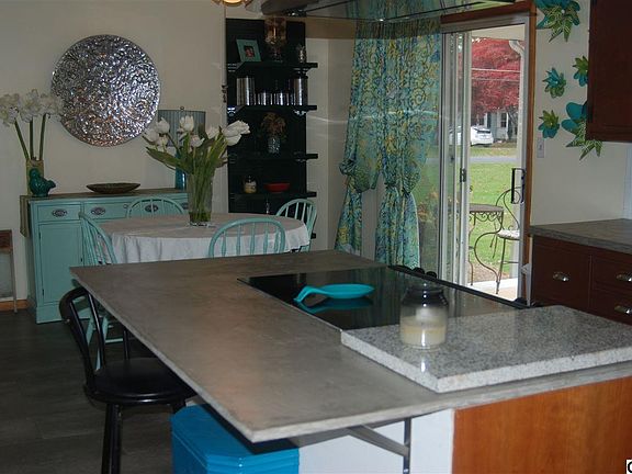 4th image of 303 Richland Ln