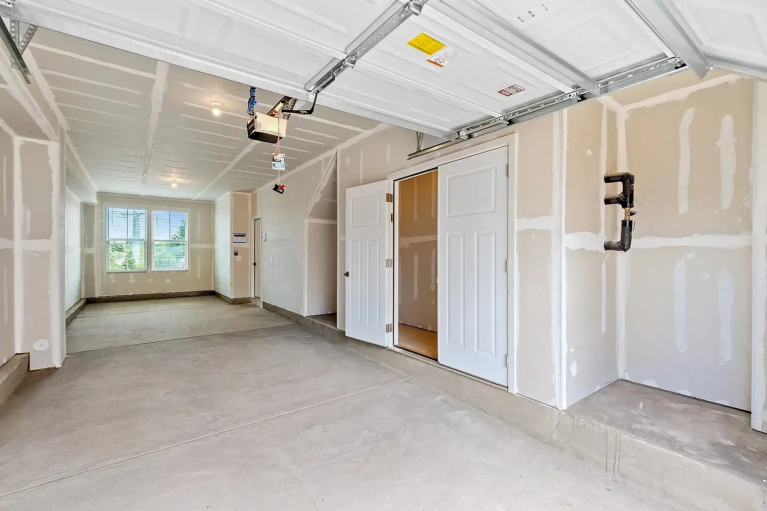 2 bed, 1370 sqft, $3,500 — Photo 3