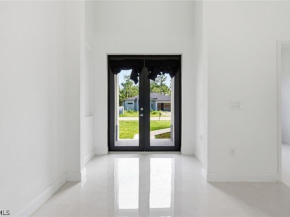 5th image of 1002 E 5th St