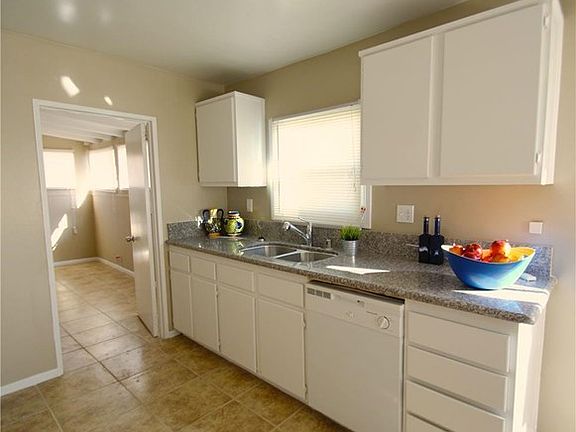 4th image of 2931 Leroy St