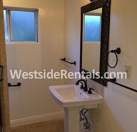5th image of 1622 S Beverly Glen Blvd APT 2