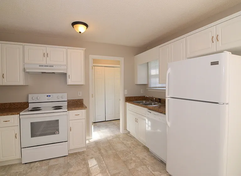 3609 Dayton St — Photo 6