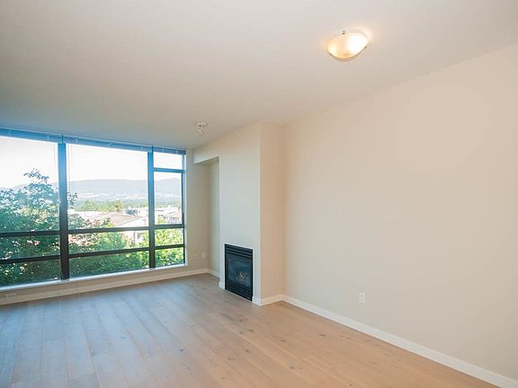 4th image of 170 W 1st St #606
