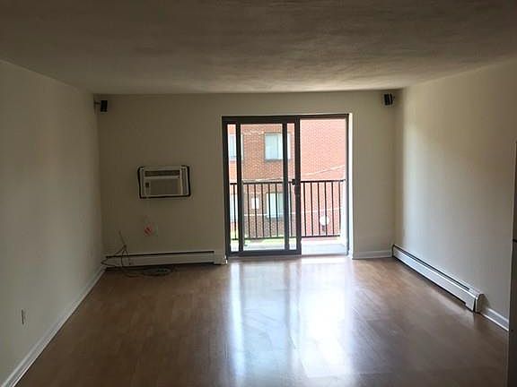 2nd image of 900 Governors Dr APT 28