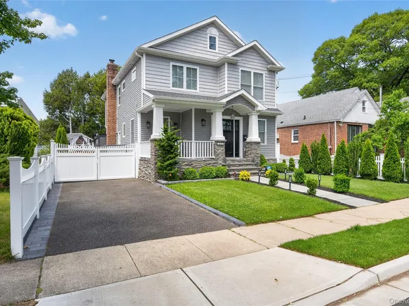 276 Rintin Street, Franklin Square, NY 11010