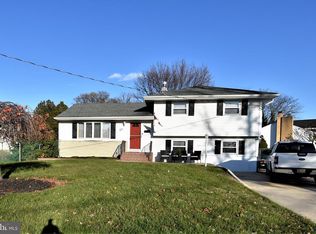 17 Spruce Rd, Burlington, NJ 08016