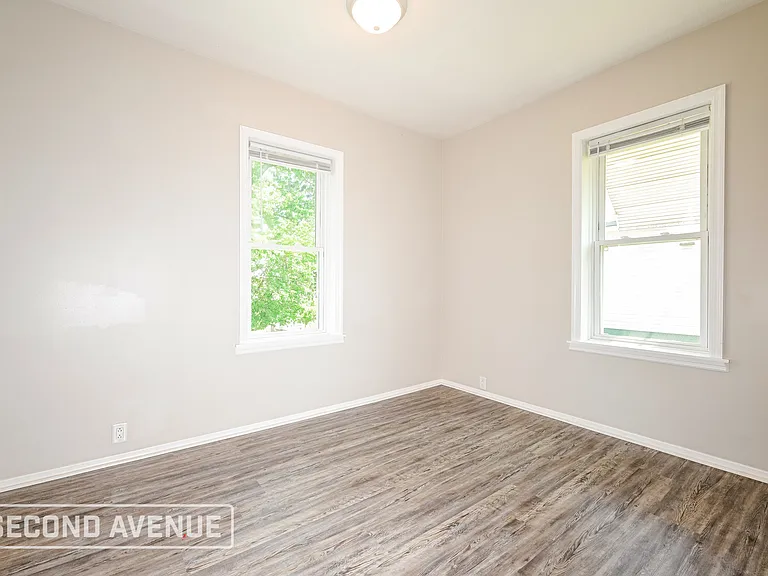 236 Grace Ave — Photo 10