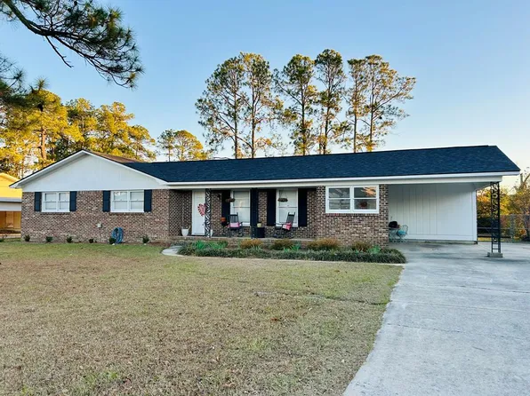 814 Georgia Dr, Tifton, GA 31794