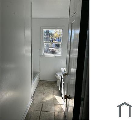 4th image of 2055 Steiner St