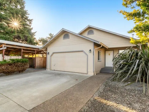 3420 Tami Dr, Fortuna, CA 95540