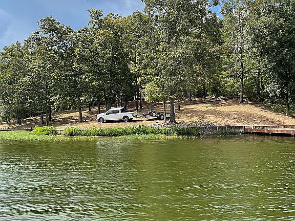 4th image of 326 Hickory Hill Ln