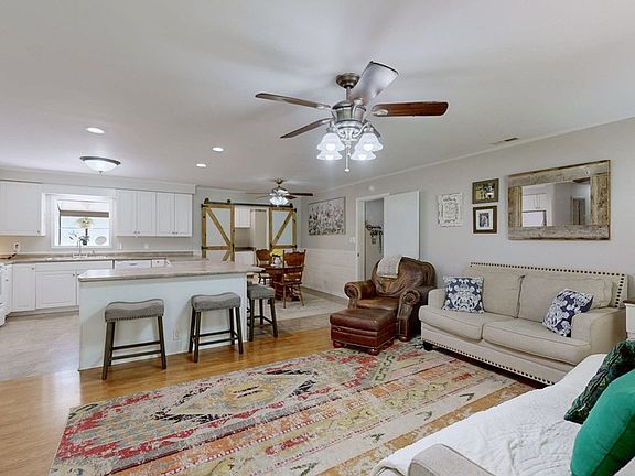 2nd image of 102 Crestview Cir