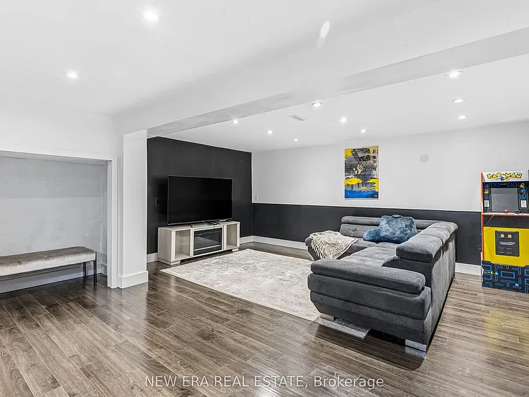 5 Shetland Cres — Photo 26