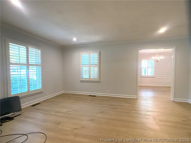 2721 Mirror Lake Dr — Photo 3