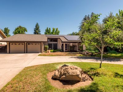 90 E Audubon Dr, Fresno, CA, 93720