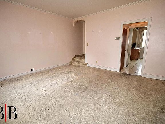 4th image of 2421 E 17th St