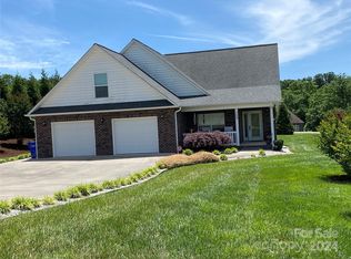 100 Rivercliff Dr, Hudson, NC 28638