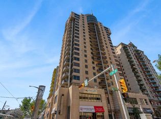 683 E 10th St SW #2003, Calgary, AB T2P 5G3