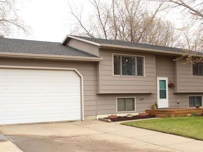 200 W Ponderosa Dr, Brandon, SD, 57005