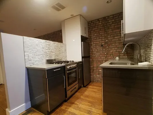 Rented by Evergreen Apartments BK | media 22
