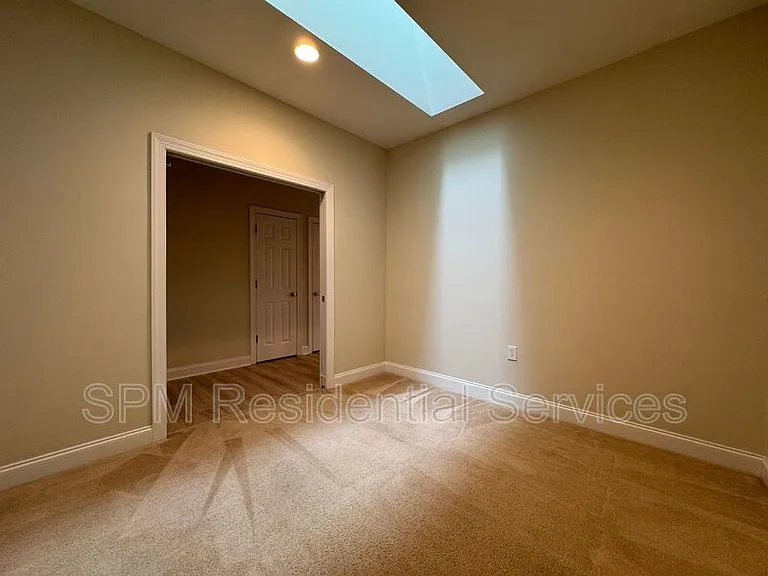 4534 Regent Dr — Photo 7