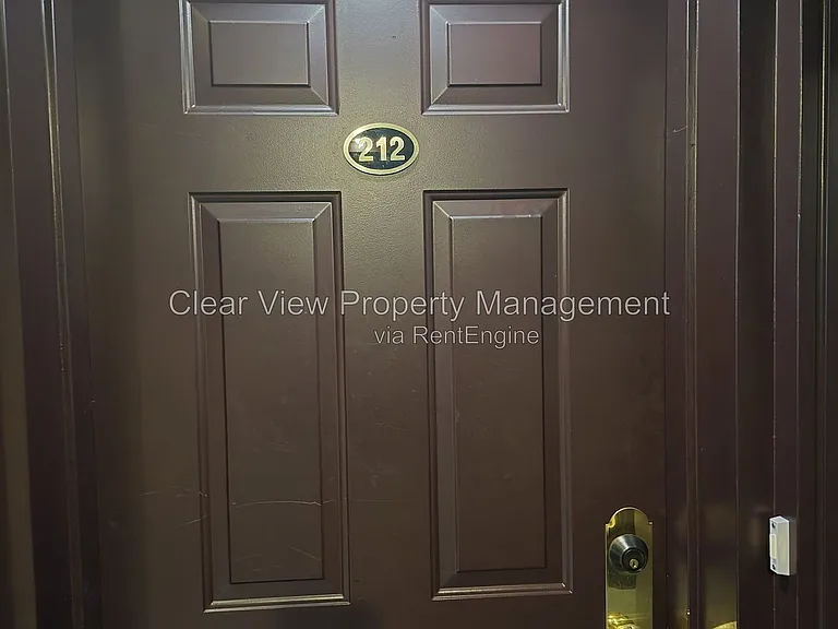23 Chilcotin Ln W #212 — Photo 20