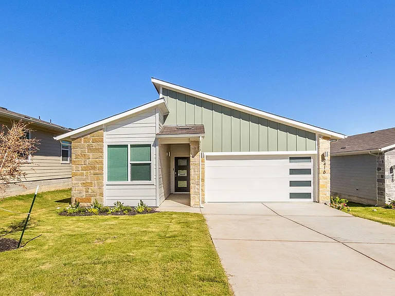 2416 Tucker Ln — Photo 3