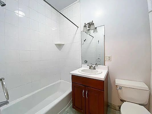4th image of 533 W 49th St APT 5FE