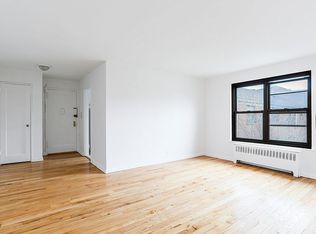 1 E Mill Dr #3A, Great Neck, NY 11021