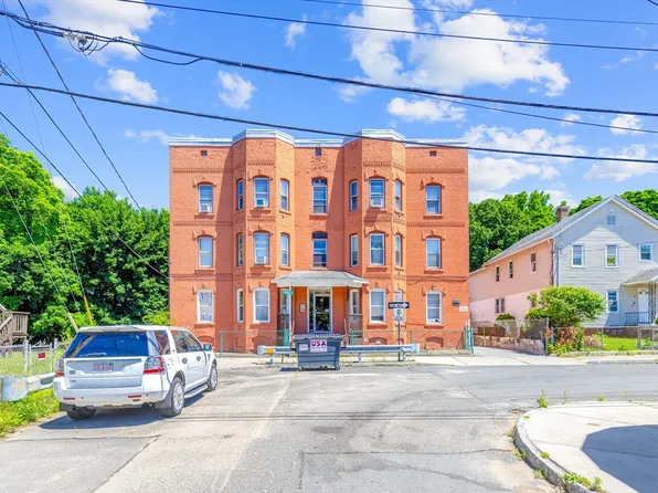 50 Linden St, Chicopee, MA 01020