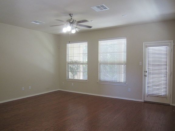 3rd image of 1310 Parmer Ln #16A
