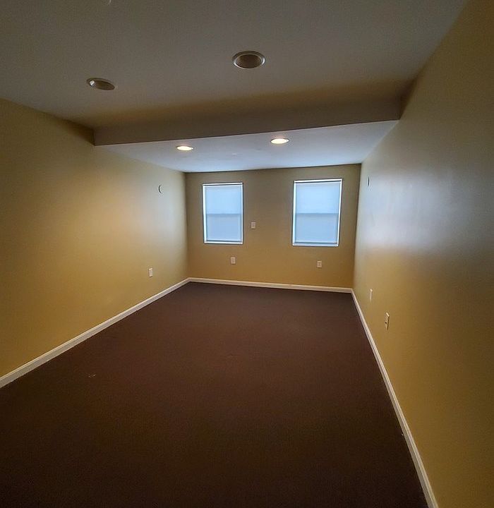2nd image of 2022 Eagle St