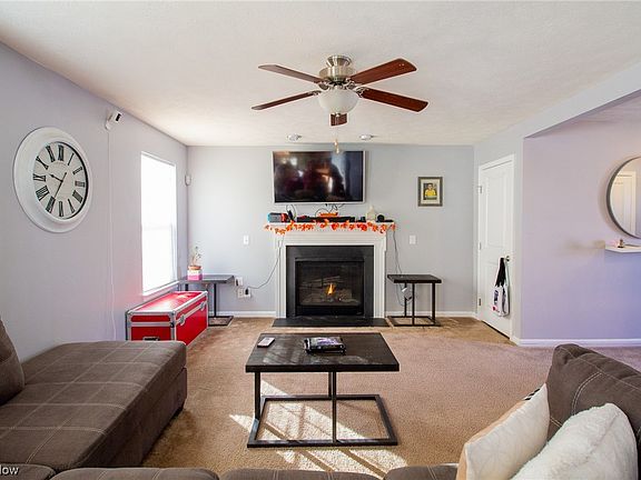2nd image of 553 Meadow Glen Ln