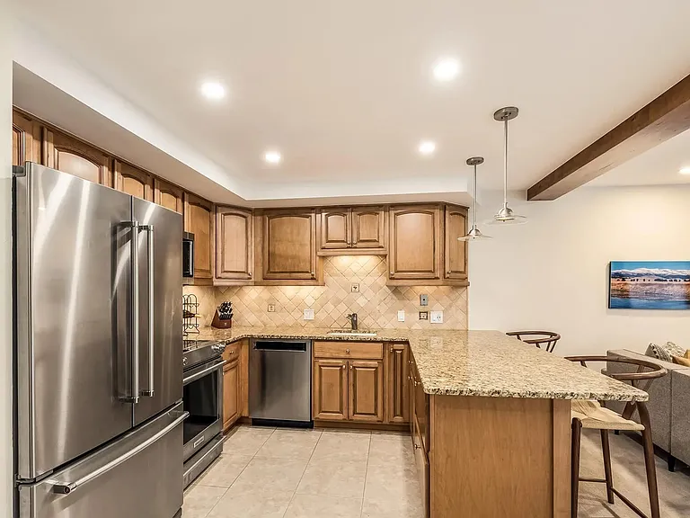 Fully equipped kitchen with bar seating